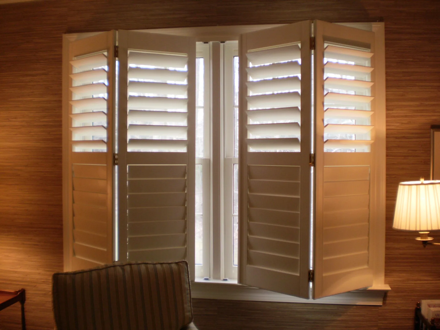 Bi-fold with hidden tilt