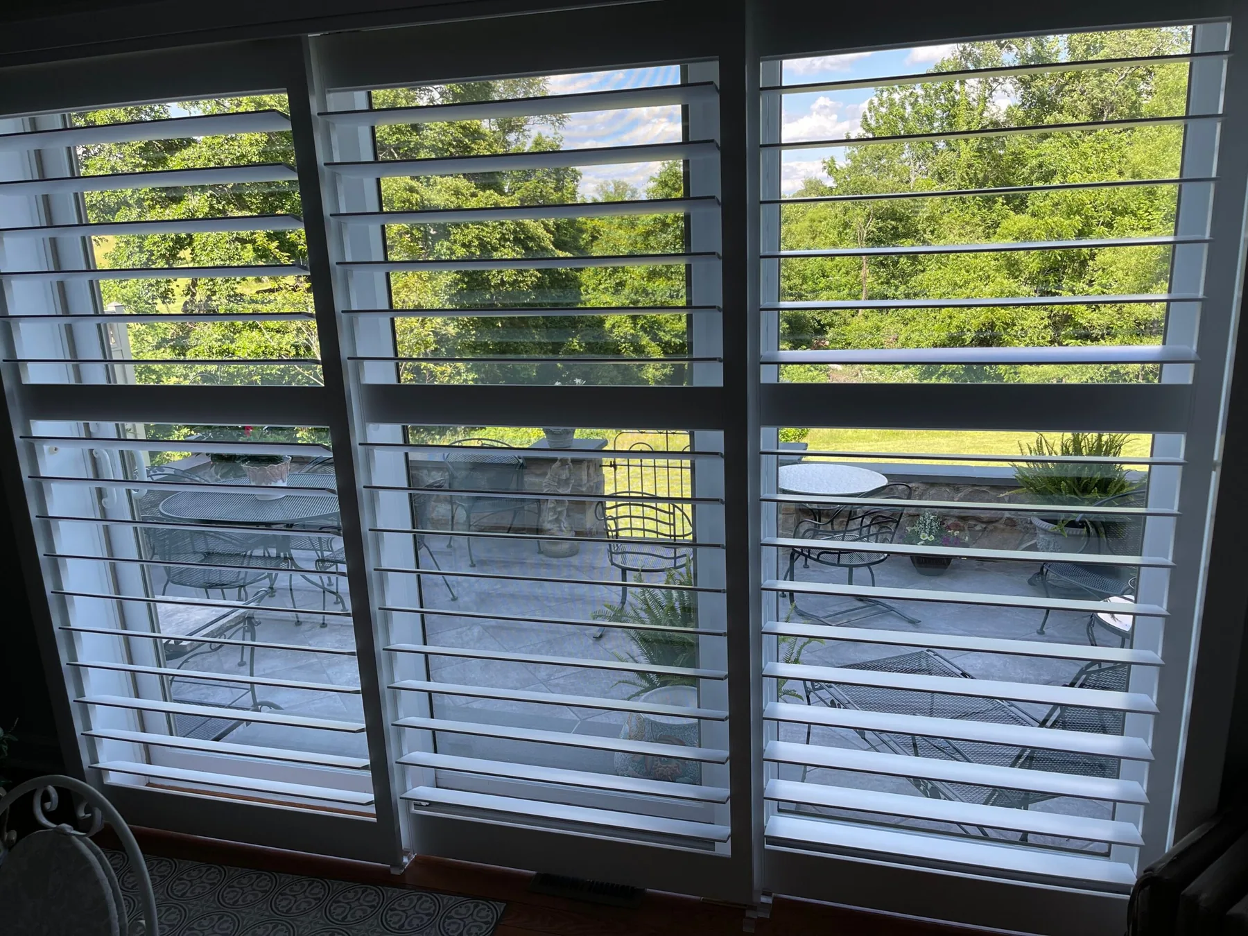 Slider with divider rail